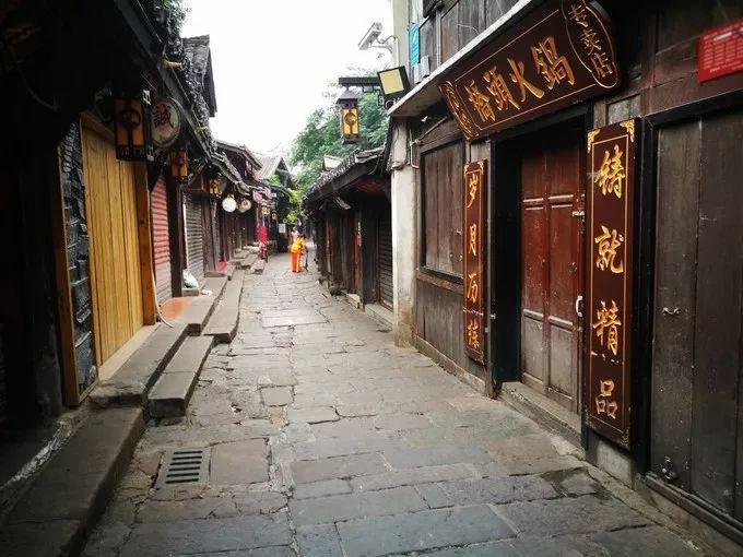 女子穿和服在景区拍照，你觉得有不妥之处吗？游戏画面